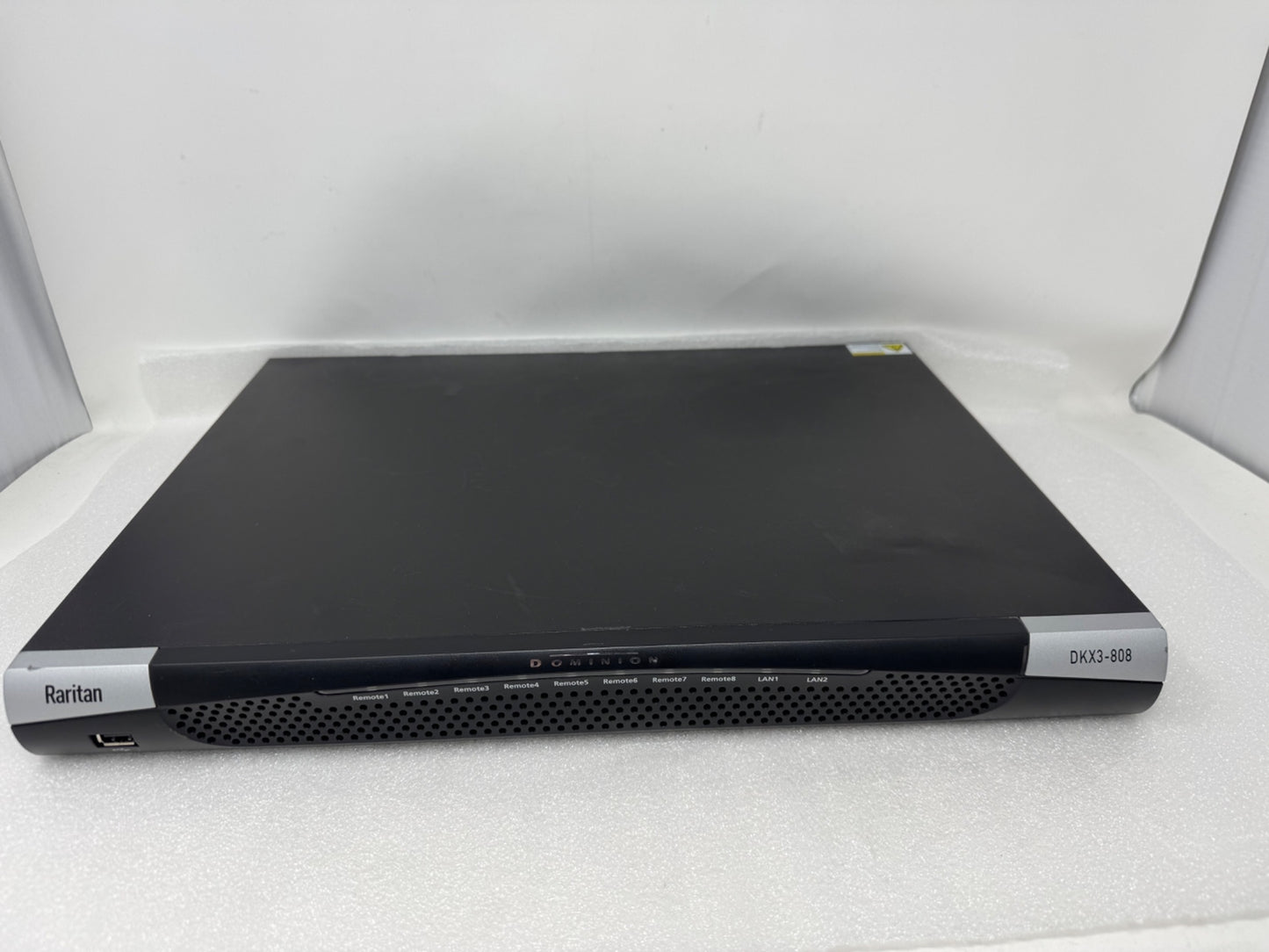 Raritan Dominion DKX3-808 8 Port KVM Over IP Switch DKXIII 8 user 8 ports