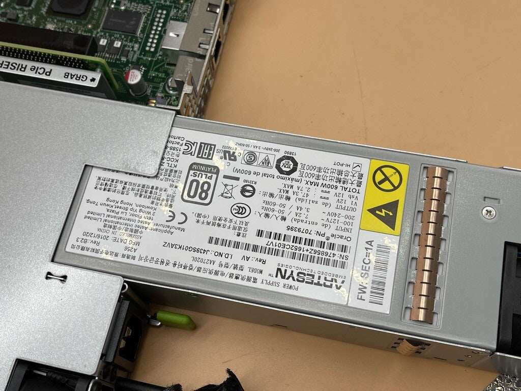 Sun Oracle ZFS storage  ZS5-ES (X5-2) 1U 8-bay SFF Server Bare CTO w raid 2x PSU
