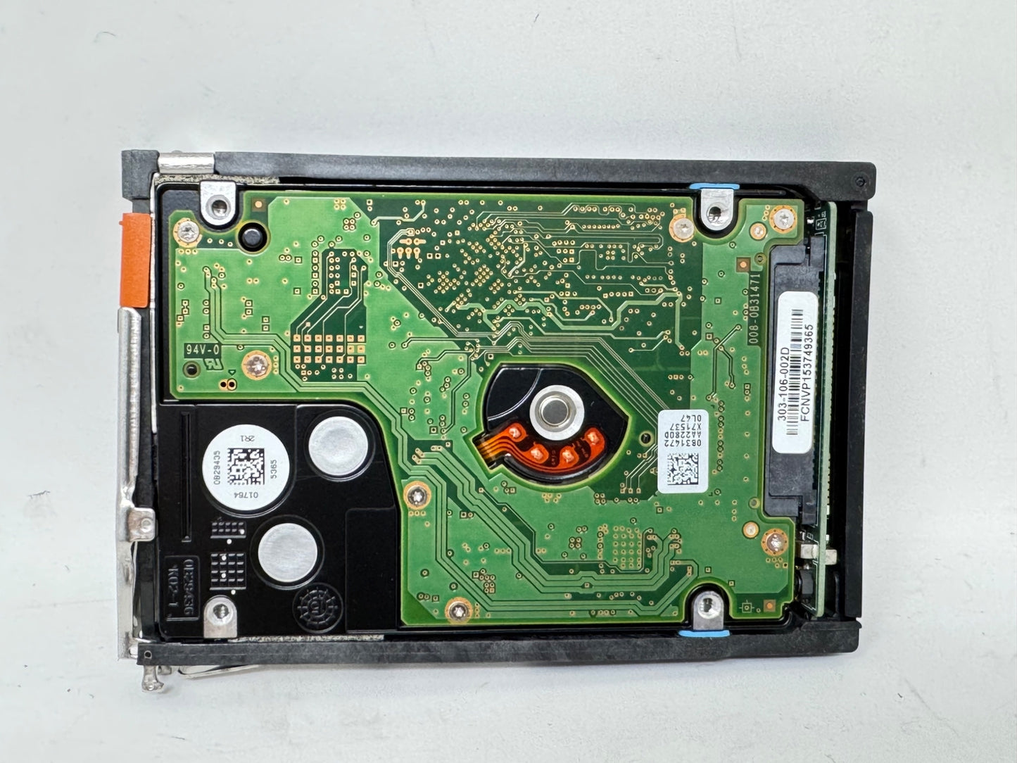 EMC 118000394-03 HGST 600GB 15K SAS 2.5" SFF Hard Drive HUC156060CSS200 Tray VNX