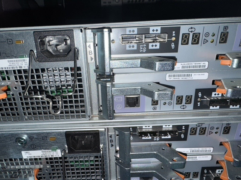 EMC SAE 100-562-712 Array Enclosure w/ 2x PWS 2x 6Gb SAS Controller 303-104-000E