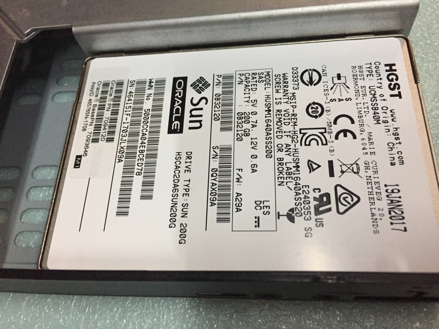 SUN ORACLE 7094120 200GB SAS SSD Solid State Drive Assembly SFF LFF adapter Tray