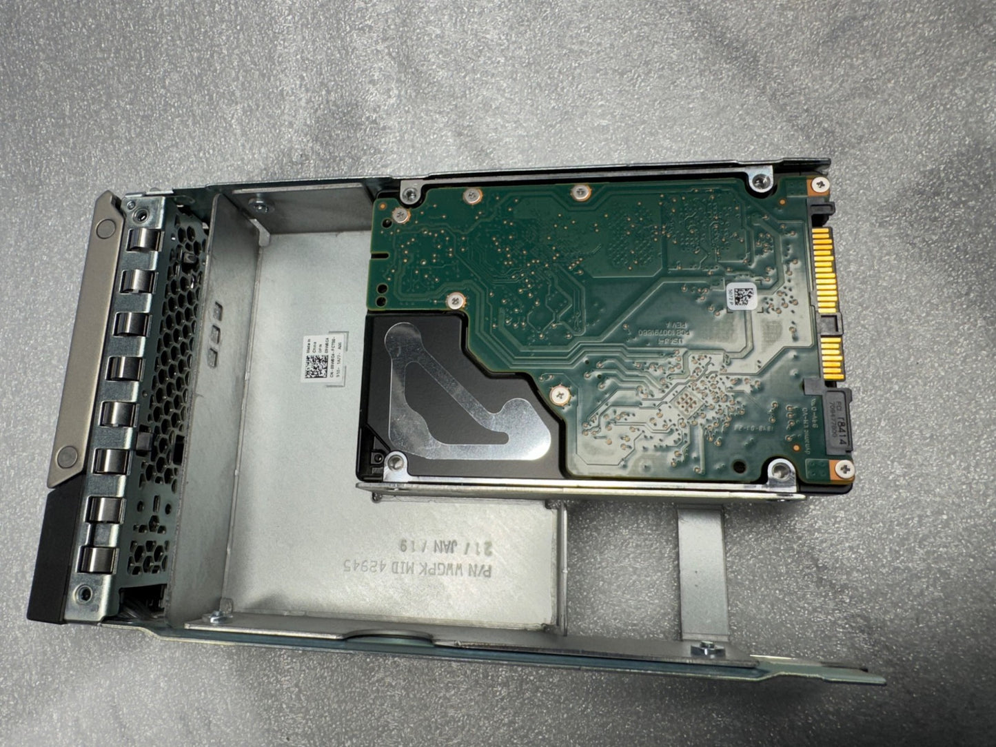 Dell Seagate 600GB Exos 15E900 ST600MP0036 15K SAS FPW68 3.5" 2.5 tray LFF 9w8c4