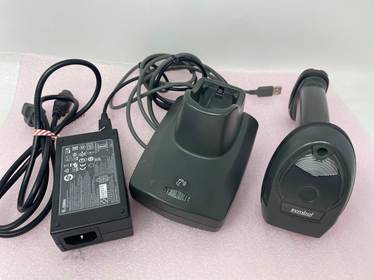 Motorola Symbol LI4278-SR20007WR Wireless Barcode Scanner w Bluetooth cradle AC